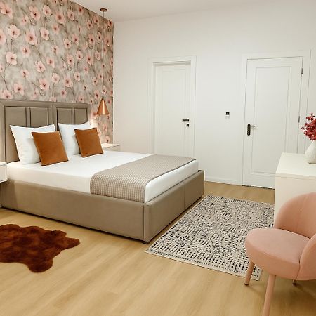 Hotel Capital Inn Tirana Exteriör bild